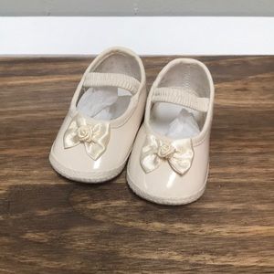 NEW Newborn cream dress shoes